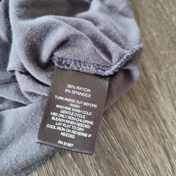 Signature Studio Tee - Picture 4 of 4